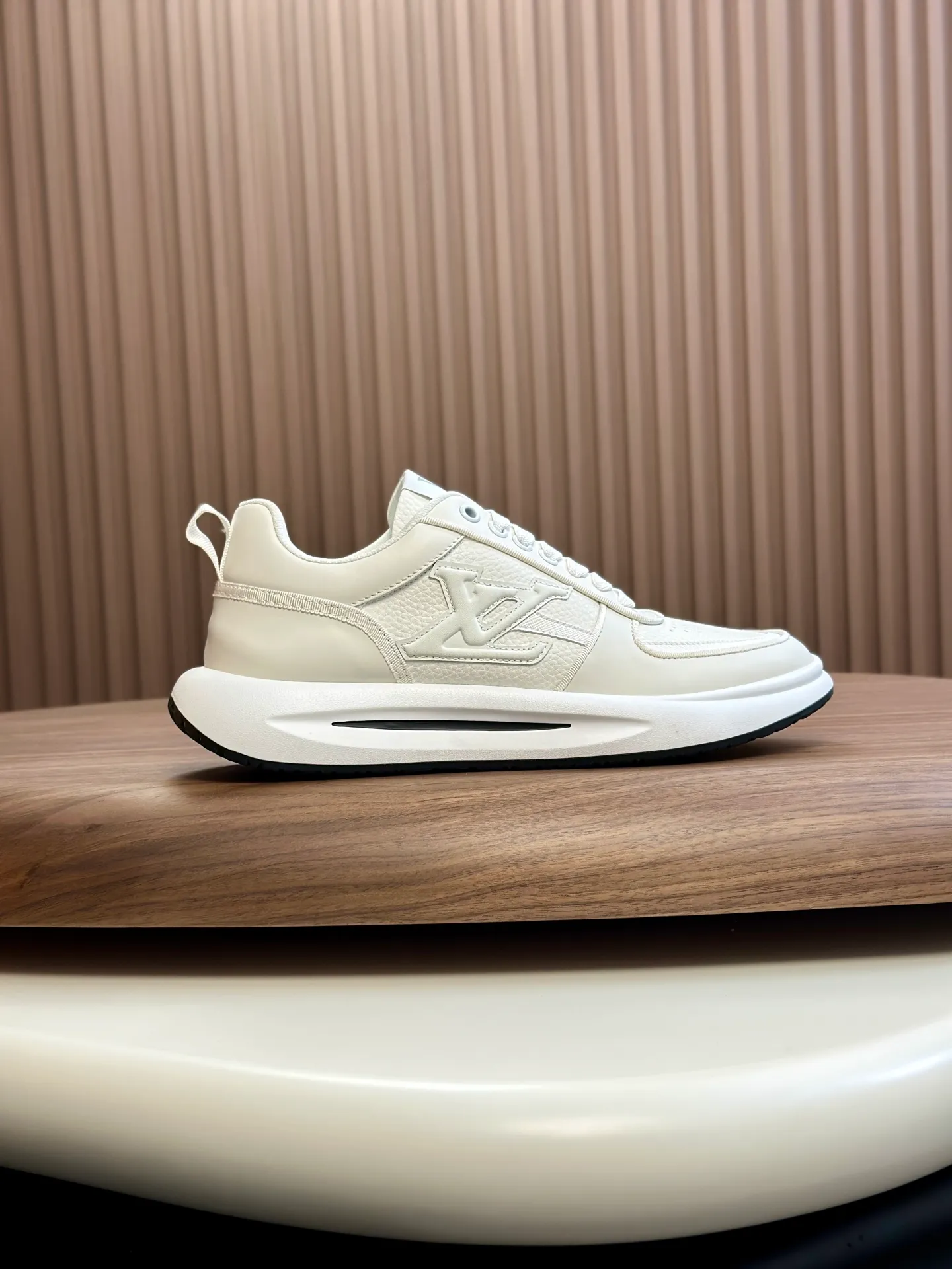 Men's shoes💰780 Lv 🔍Top purchasing agent🇮🇹 Louis Vuitton, the sports sneaker counter is synchronized, the uppers are imported from Italy, high-quality splicing colorful and complex crafts, the imported mesh padding is soft and comfortable, soles: original soles specially provided by the original factory, T men's men's shoes 💰U exclusive movable molded soles are super comfortable, original factory and single goods, 🔍🔍high quality, you can enter and leave the counter at will, welcome to compare, code number 38-44 (customized 45)